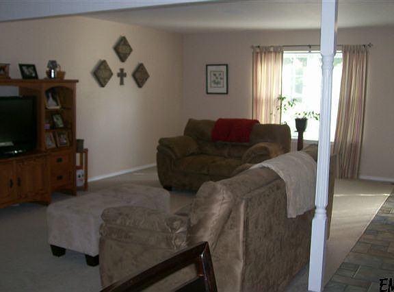 2nd image of 1011 Sunnybrook Ln