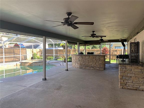 5th image of 15104 Alexis Dr