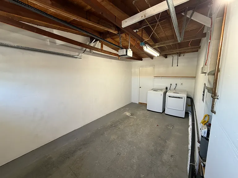 205 Gloxina St — Photo 32