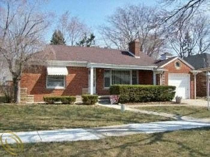 1st image of 21521 Benjamin St