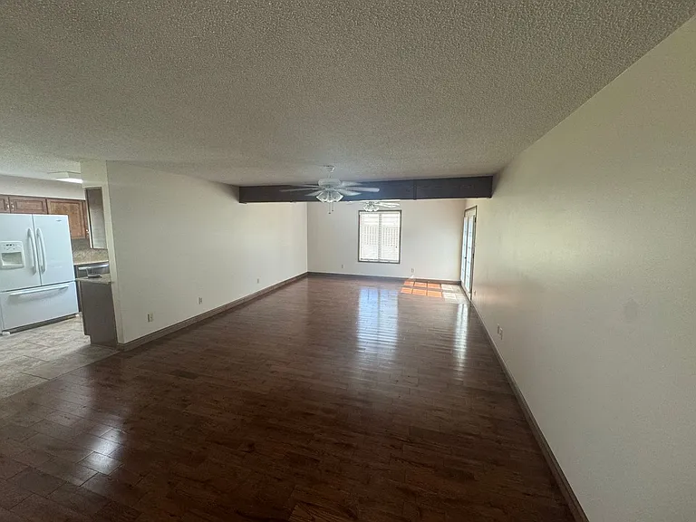 605 E Maplewood St — Photo 2