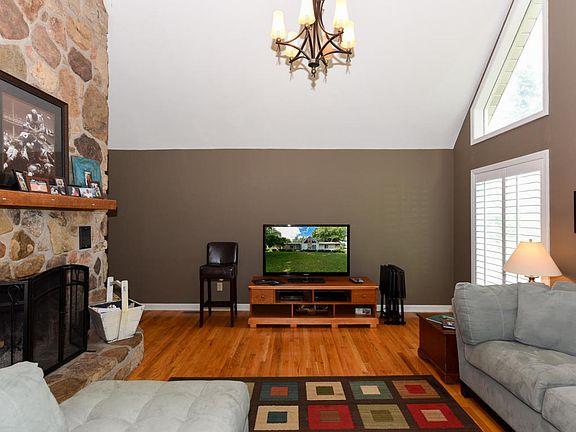 4th image of 2211 Canterbury Cir