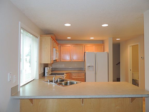 3rd image of 10201 NE 58th St
