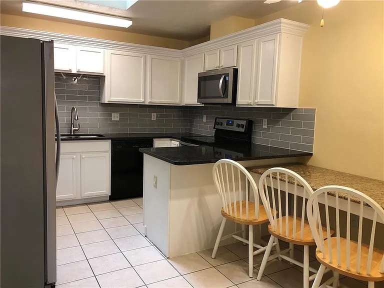 3105 Scenic Glen Dr — Photo 1