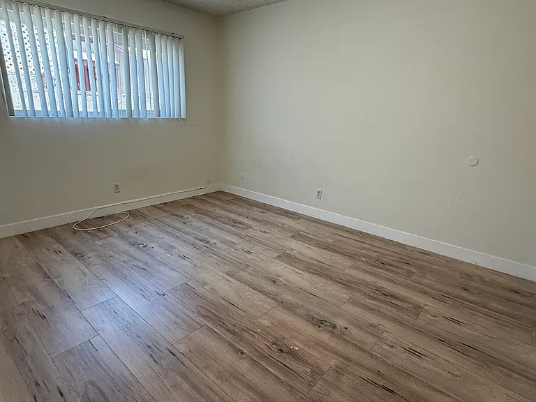 5333 Riverton Ave — Photo 4
