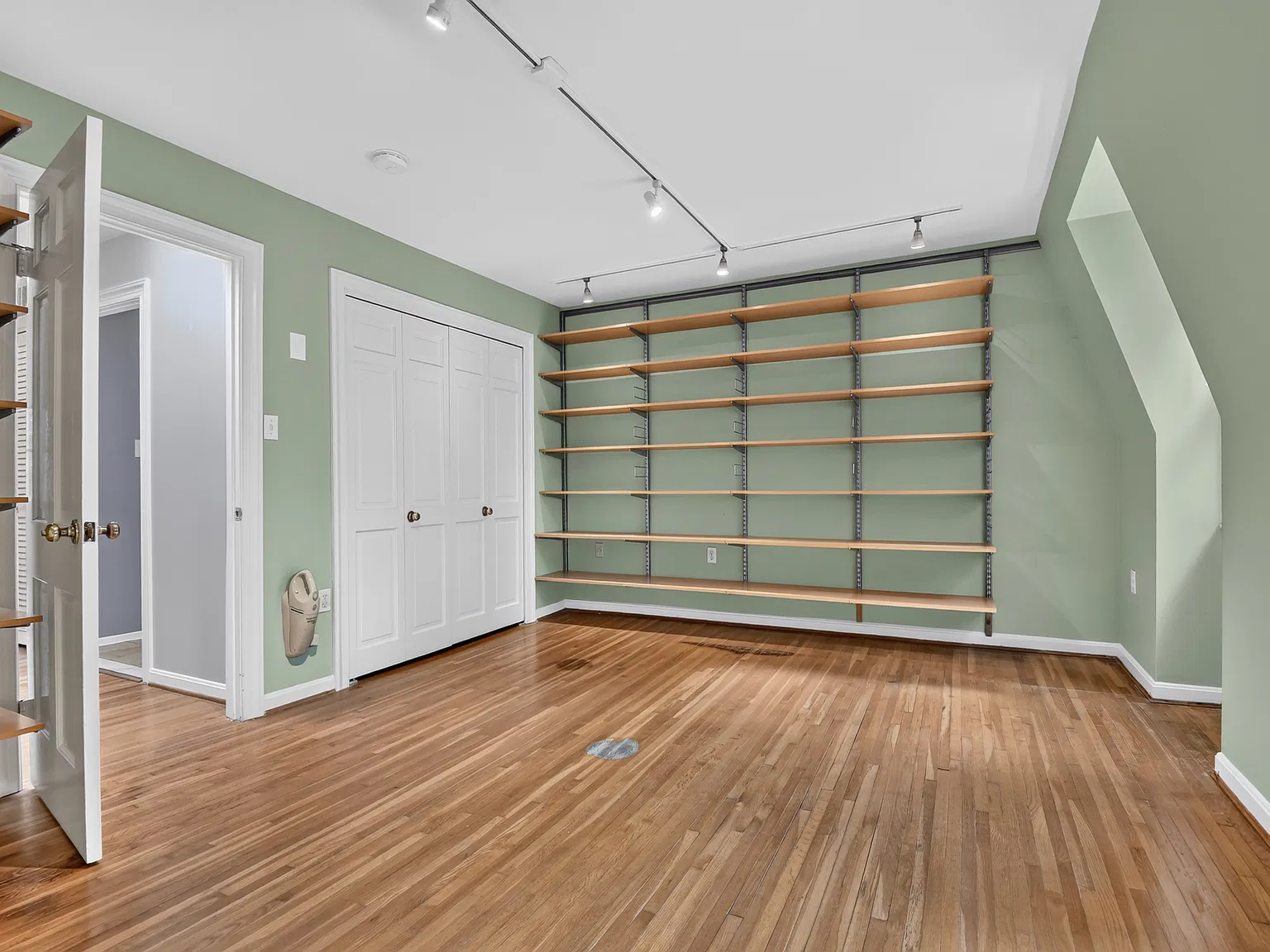 1 bed, 3.5 bath, 2608 sqft, $1,470 — Photo 1