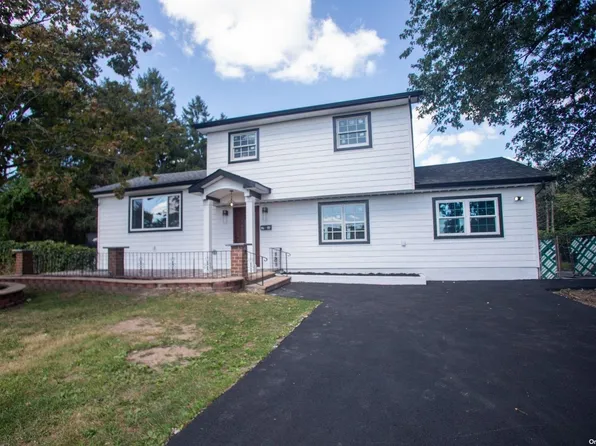 29 9th Avenue, Brentwood, NY 11717