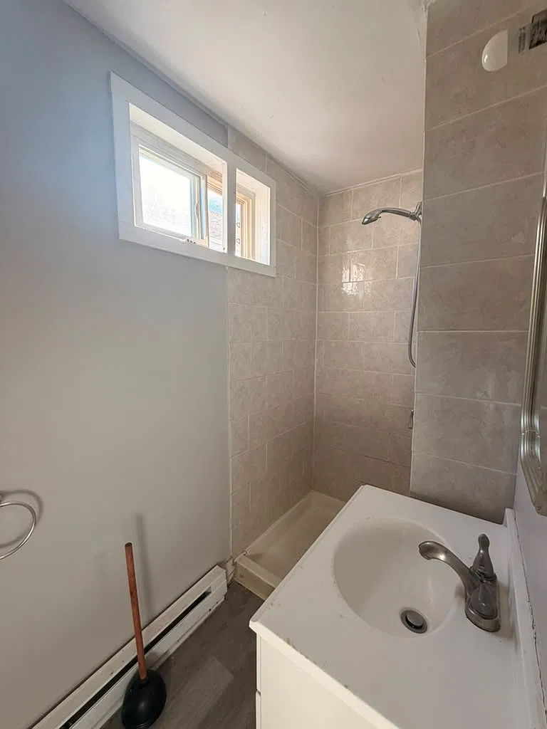5 bed, $2,300 — Photo 4