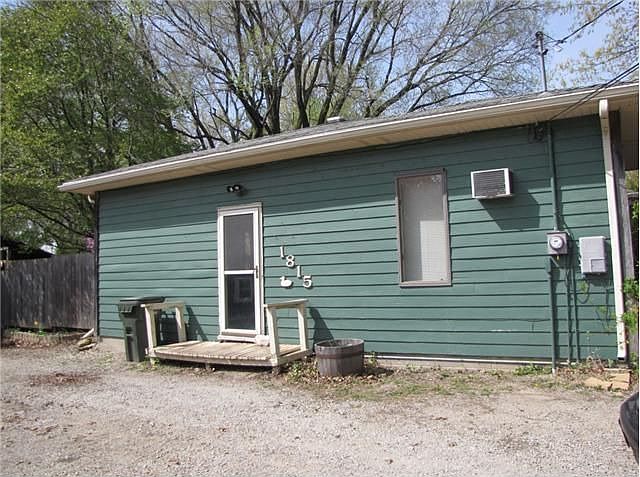 2nd image of 1815 Grand Blvd