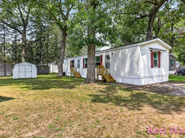 2353 Oak St, Twin Lake, MI 49457