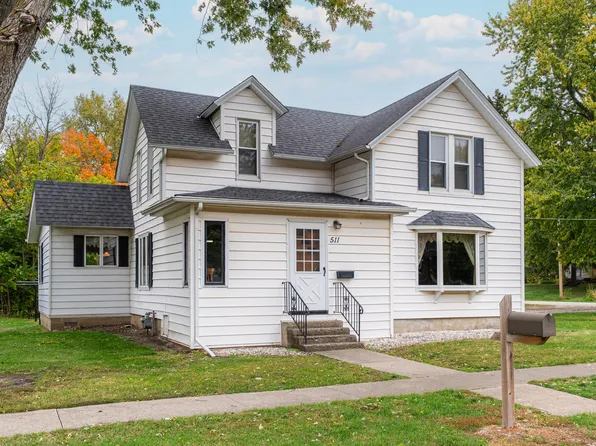 511 Willow St, Maple Park, IL 60151