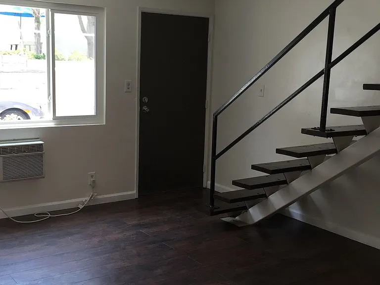 4353 Toland Way — Photo 15