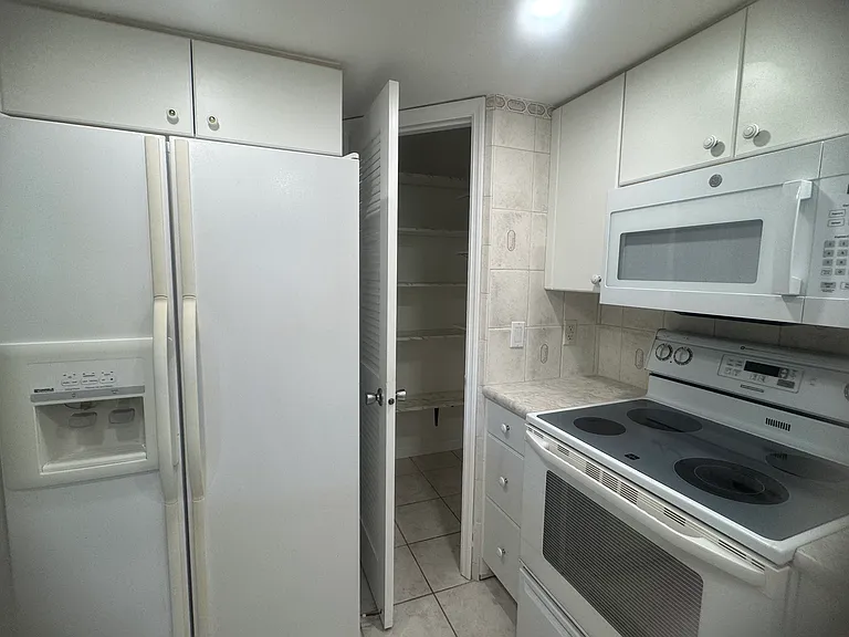 4158 Tamiami Trl — Photo 6