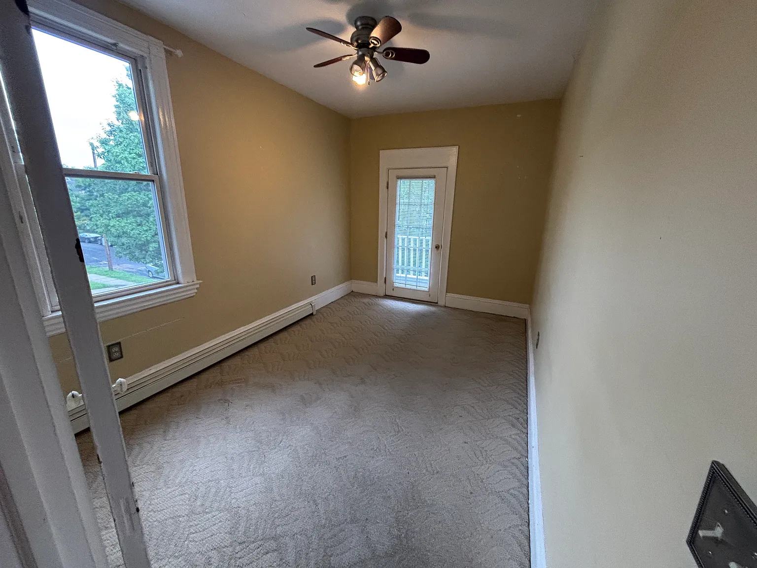 3 bed, $1,600 — Photo 2