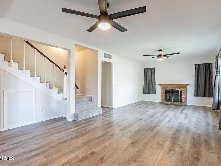 505 W Howe St — Photo 4