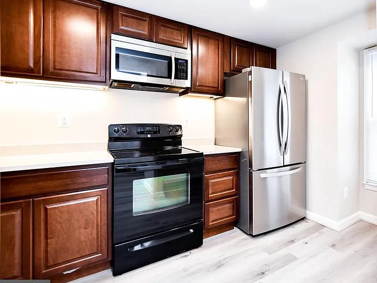 20569 Strath Haven Dr — Photo 2
