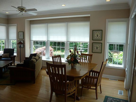 Sunroom/Casual Dining Area