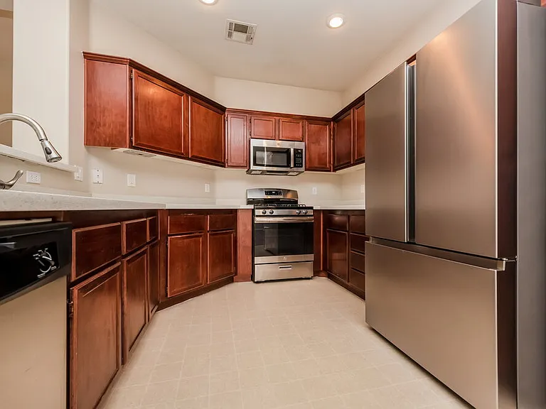 1240 Maple Pines Ave — Photo 7
