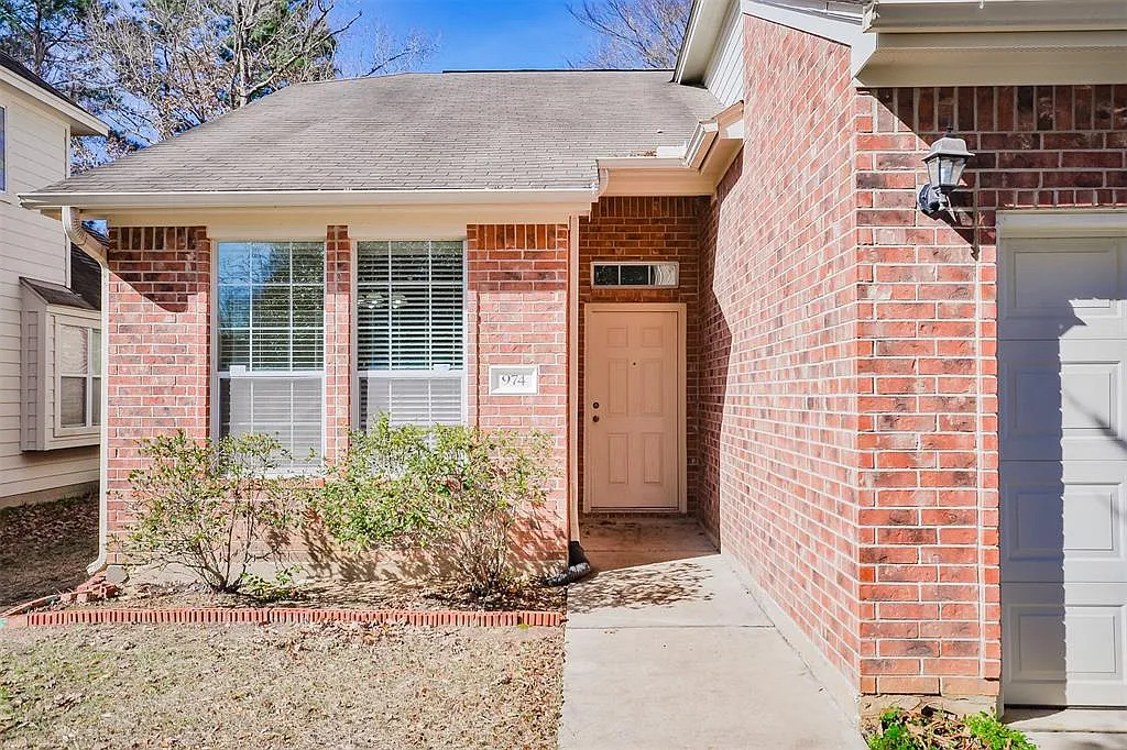 4 bed, 2.5 bath, 2112 sqft, $1,950 — Photo 1