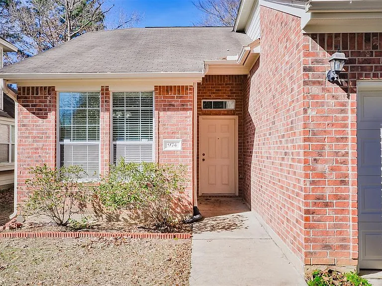 974 Oak Glen Dr — Photo 1