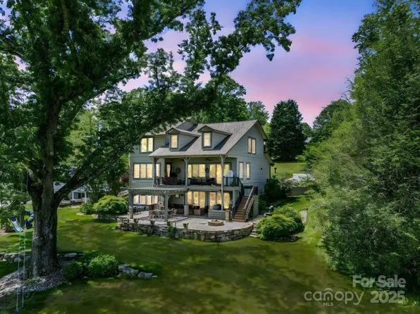 1903 Country Club Rd, Hendersonville, NC 28739