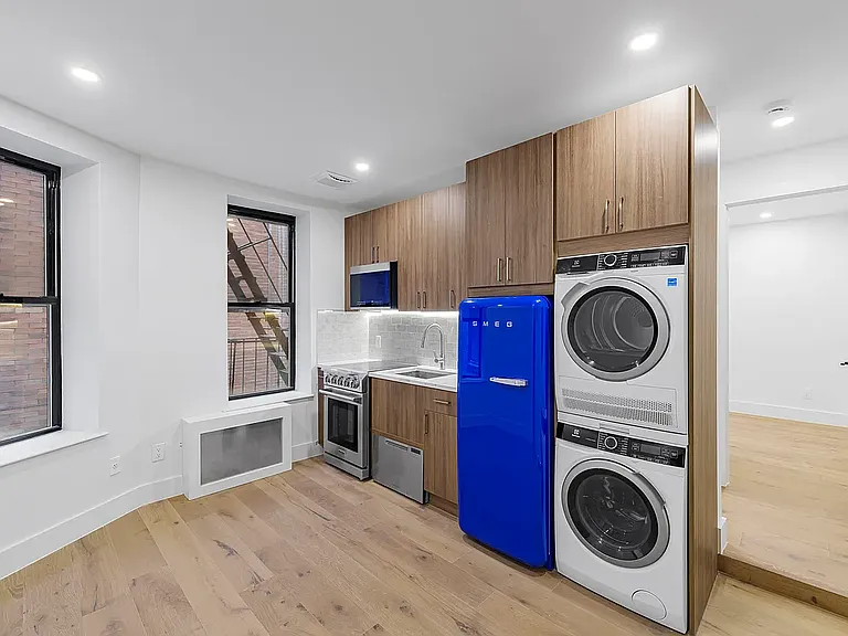 82-86 W Washington Pl #2D — Photo 1