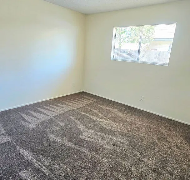 1908 S Mountain Ave — Photo 10
