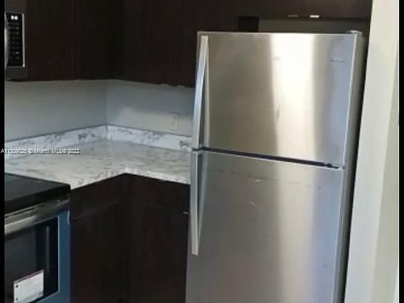 4th image of 617 Ixoria Ave #28B-9