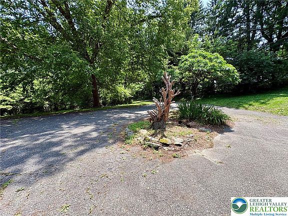 4th image of 575 N Hokendauqua Dr