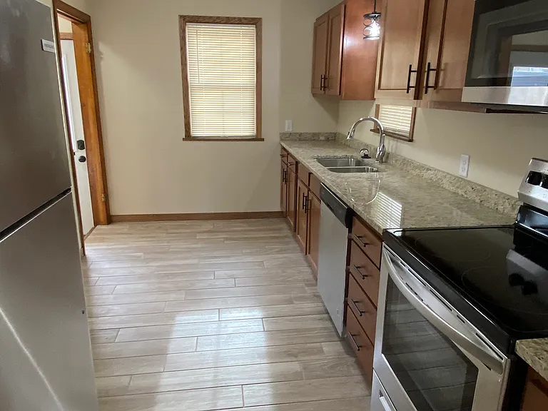 3235 Vine St — Photo 2