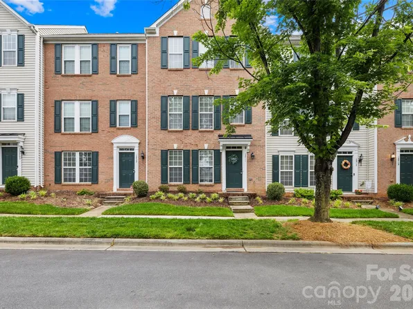 15711 King Louis Ct, Charlotte, NC 28277