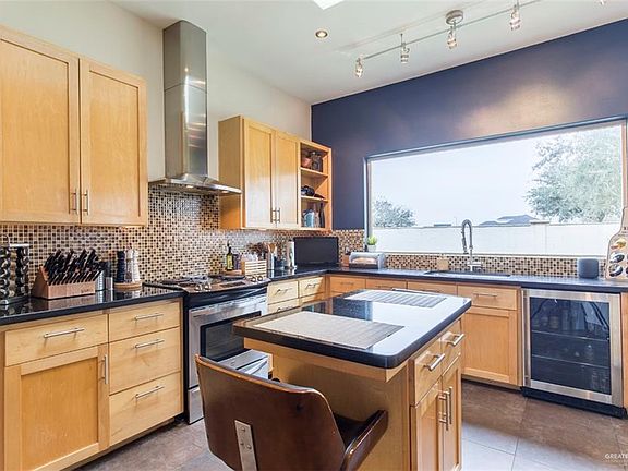 4th image of 603 Santa Elena St