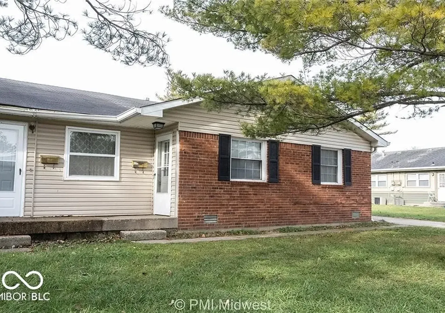 1442 Coachlite Dr — Photo 2