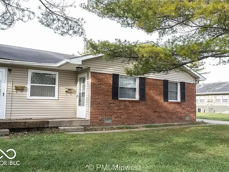 1442 Coachlite Dr — Photo 2