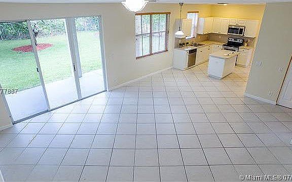 5th image of 870 Nandina Dr