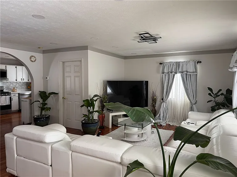 112 Central Dr — Photo 9