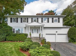 188 Country Ridge Dr, Rye Brook, NY 10573