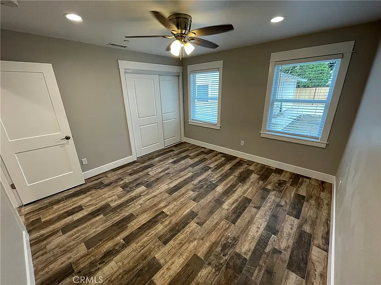 562 E Van Bibber Ave — Photo 18