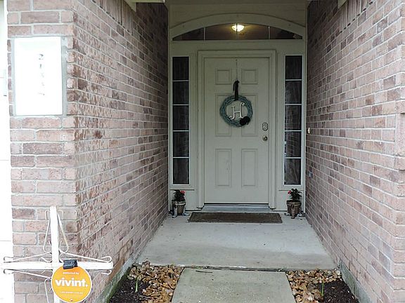walkway to front door!