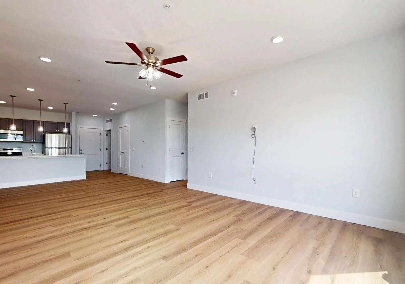 2414 N Neil — Photo 4