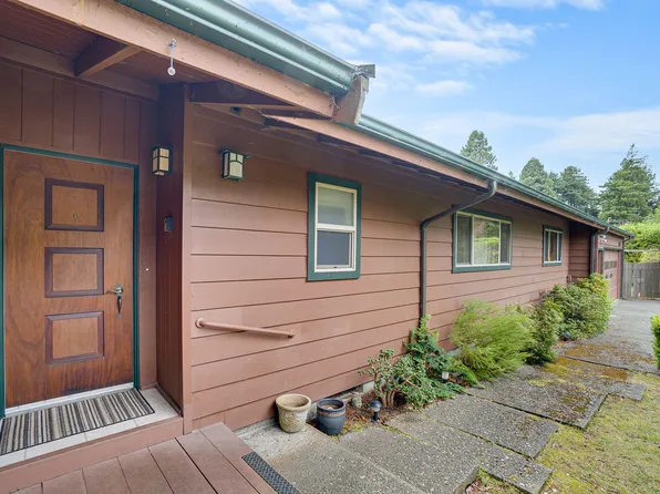 2460 Cherry Ct, Eureka, CA 95503