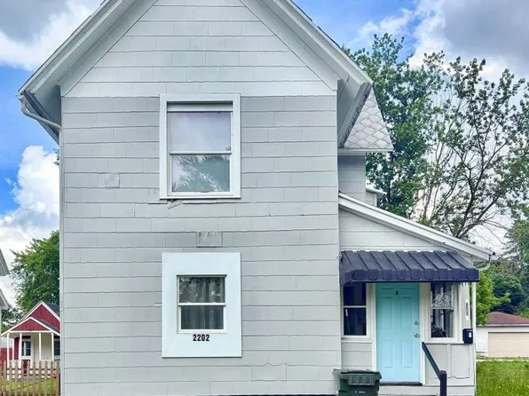 2202 Kemble Ave, South Bend, IN 46613