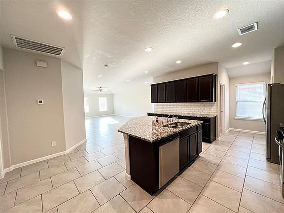 4th image of 3334 Sumac Dr