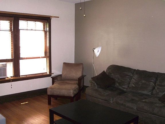 2nd image of 1522 W Berteau Ave