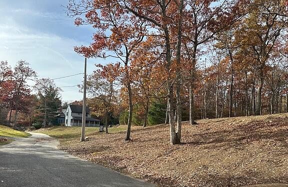 4th image of 2 Maple Swamp Road