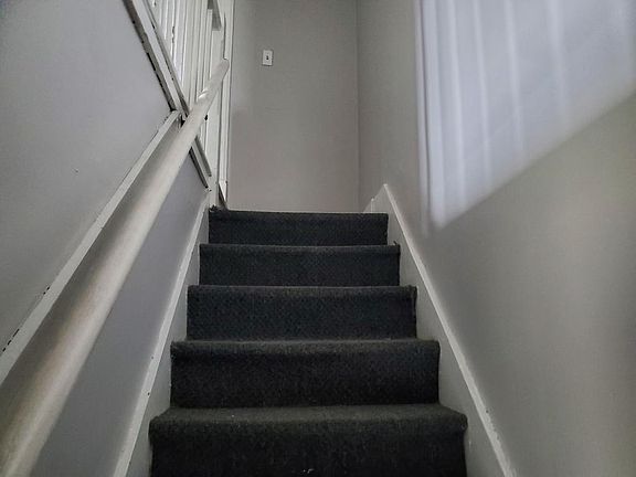 4th image of 618 W 5th St #1