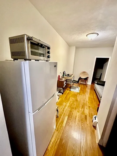 1 bed, 9999 sqft, $2,500 — Photo 2