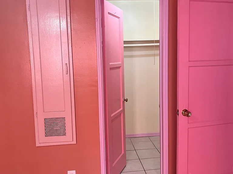 7012 Templeton St #B — Photo 13