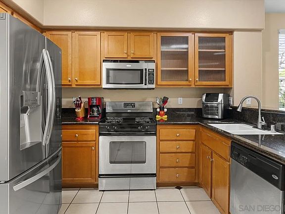 4th image of 4300 Newton Ave Unit 103