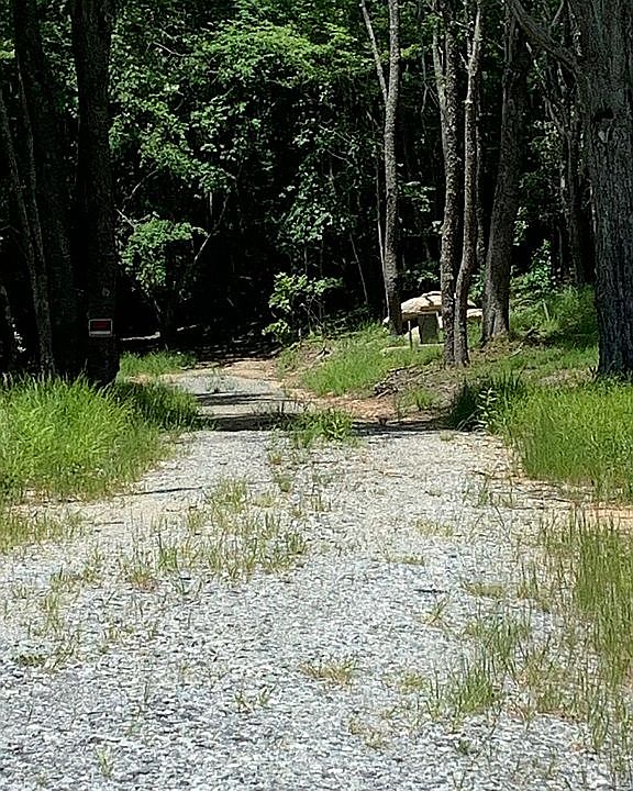 1st image of Eagles Nest Ln